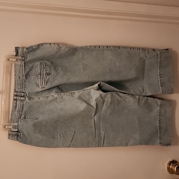 Liz Claiborne Blue Capri Pants - Picture 2 of 3